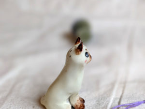 figurine chat seal point