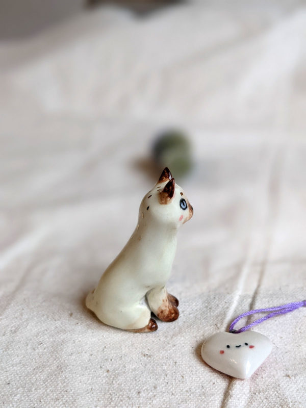 figurine chat seal point