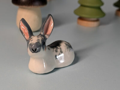 Figurine Lapin Gris et Blanc – Image 2
