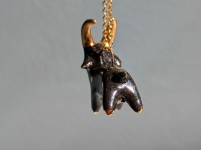 Pendentif Porcelaine : Bouc Noir – Image 3
