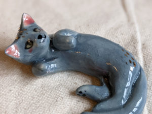 chat gris porcelaine figurine