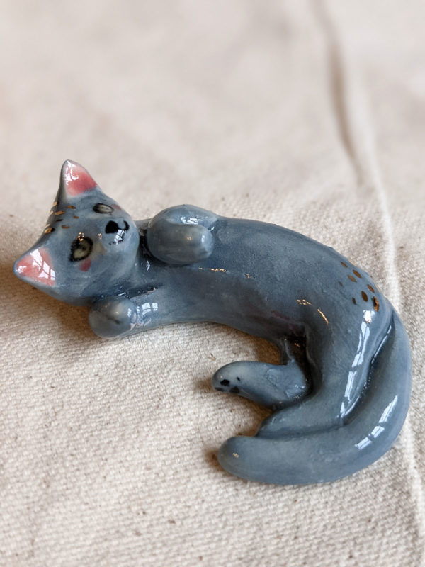 chat gris porcelaine figurine