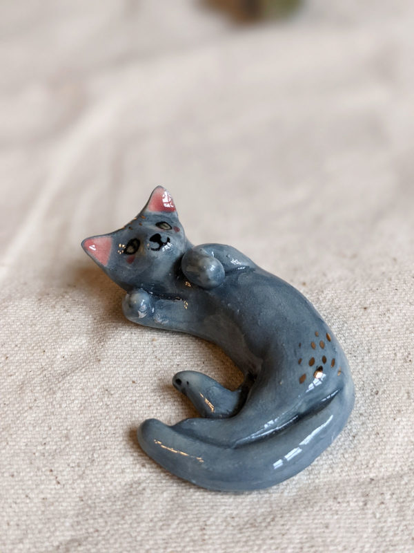 chat gris porcelaine figurine