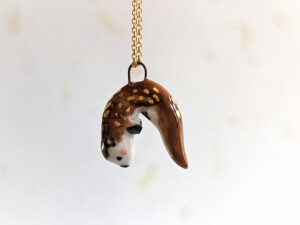 otter pendant porcelain loutre