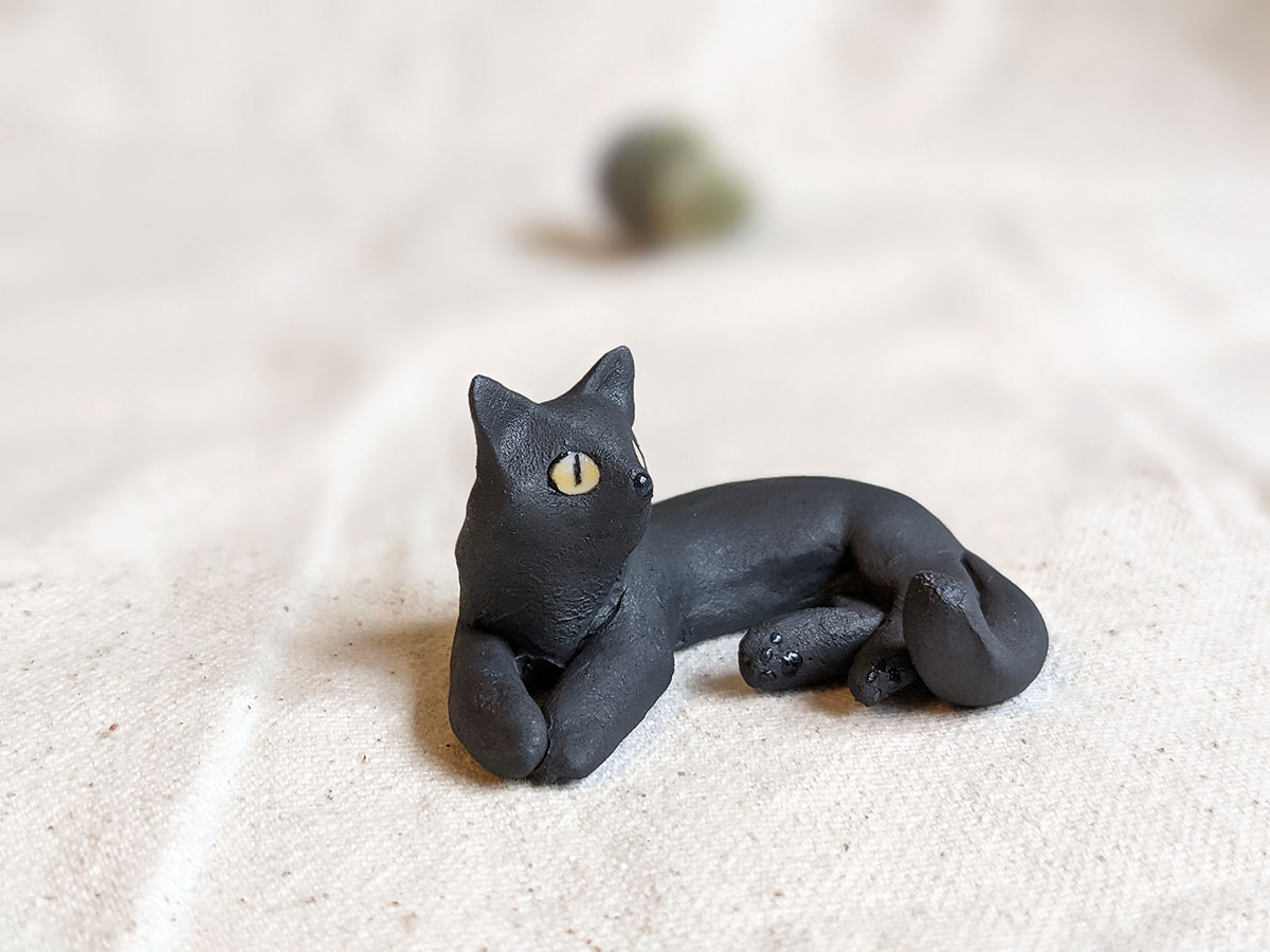 Porcelain Figurine Black Cat Kness