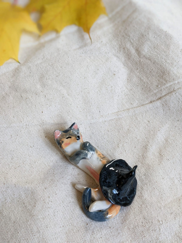 calico cat figurine