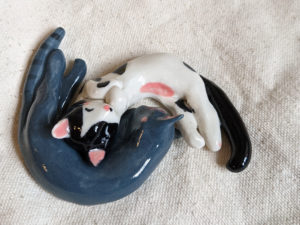 snuggling cats porcelain figurines