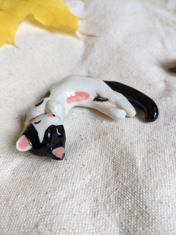 snuggling cats porcelain figurines