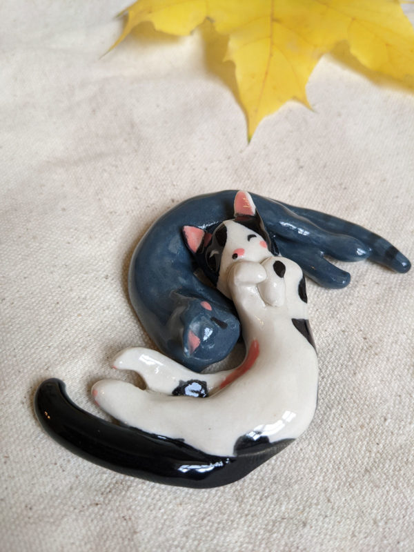 snuggling cats porcelain figurines