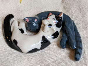 snuggling cats porcelain figurines