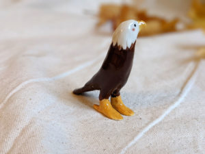 bald eagle figurine