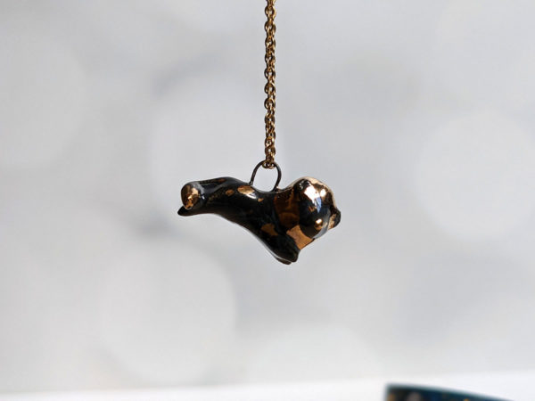 Leo Pendant porcelain gold