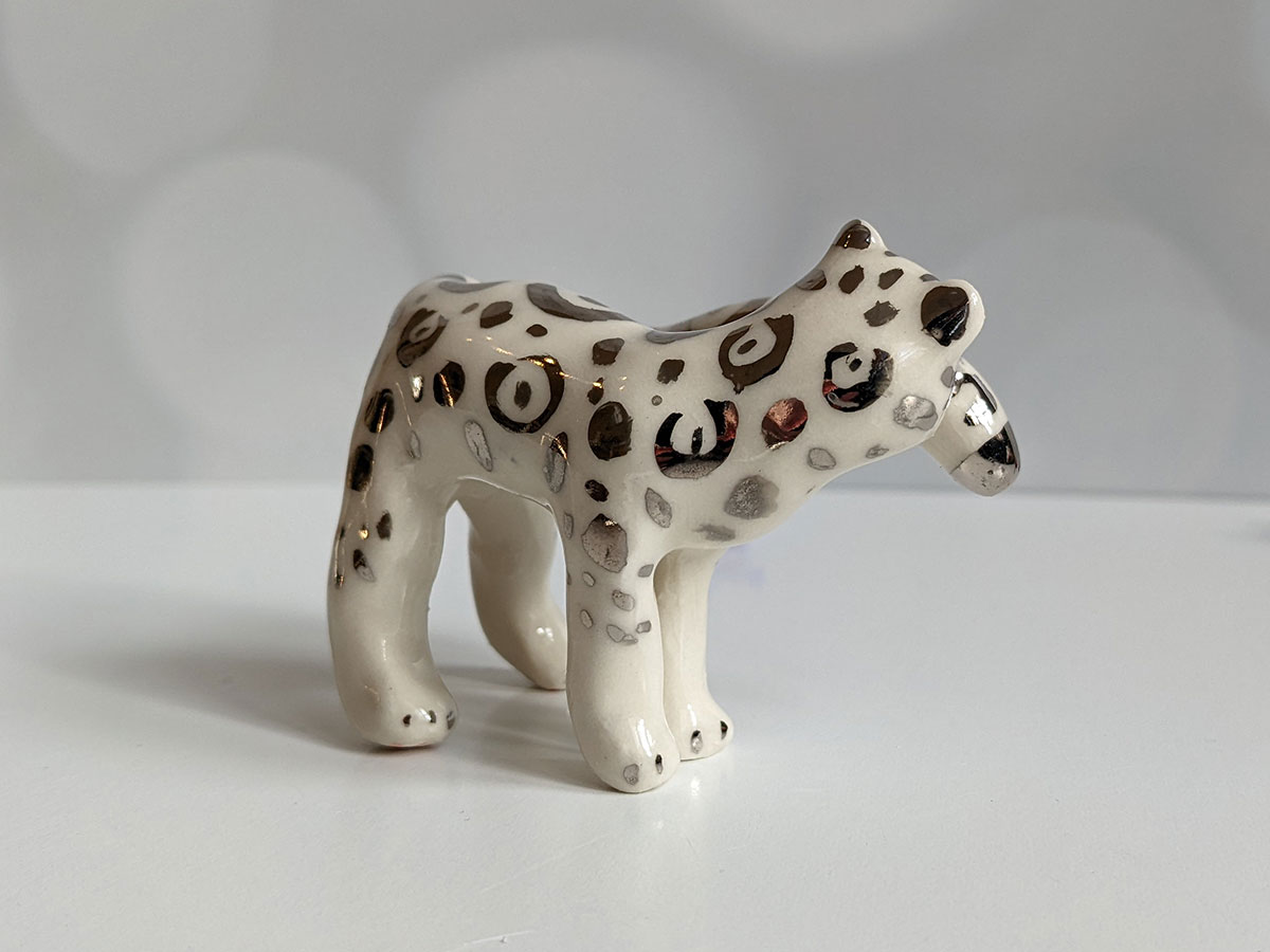 Porcelain Figurine : Snow Leopard + Tail - White Gold - Kness