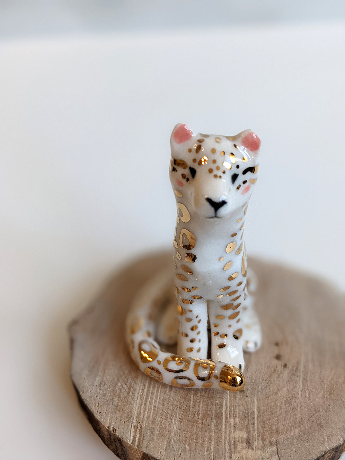 Snow Leopard Figurine - Sitting - Kness