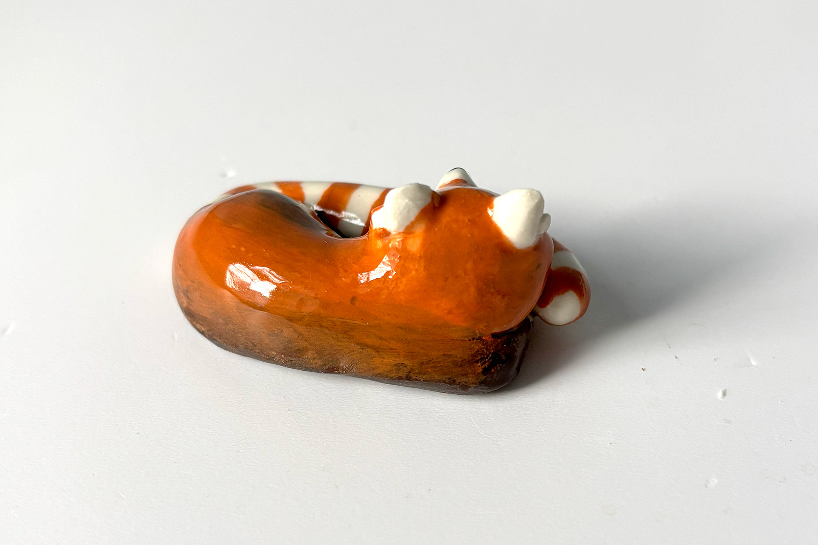 Alternative view of Figurine - Red Panda - Sleeping