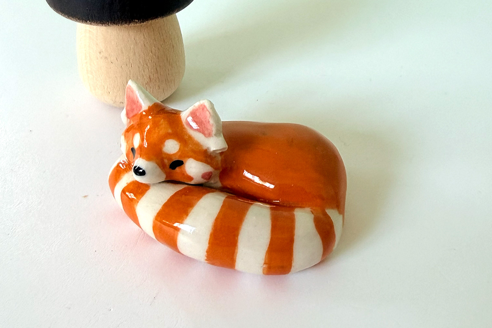 Alternative view of Figurine - Red Panda - Sleeping
