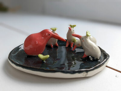 Dragons and Kiwi Dish - Image 8