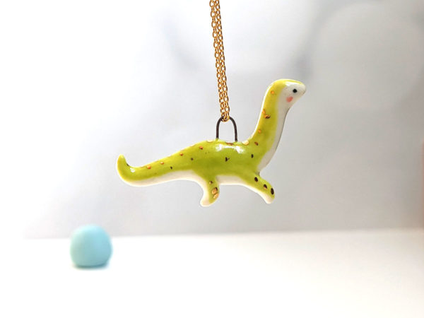 pendentif dinosaure diplodocus porcelain pendant