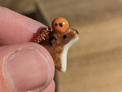 Pendentif Céramique : Capybara + Orange - Or – Image 7
