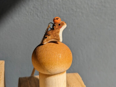 Pendentif Céramique : Capybara + Orange - Or – Image 5