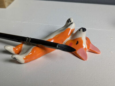 Figurine Porcelaine : Support Corgi – Image 2