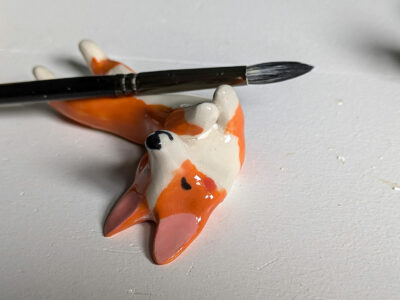 Figurine Porcelaine : Support Corgi – Image 3
