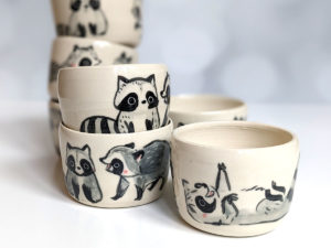 stoneware tumbler raccoon kness