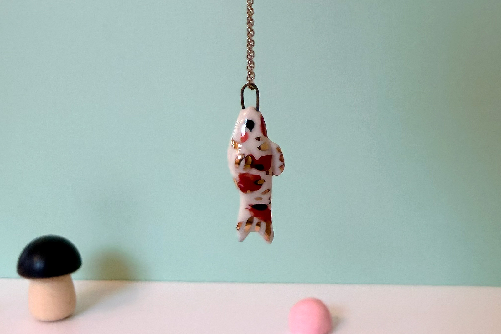 Alternative view of Pendentif Porcelaine : Carpe Koi