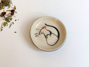 stoneware rat dish