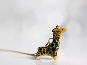giraffe pendant porcelaine kness