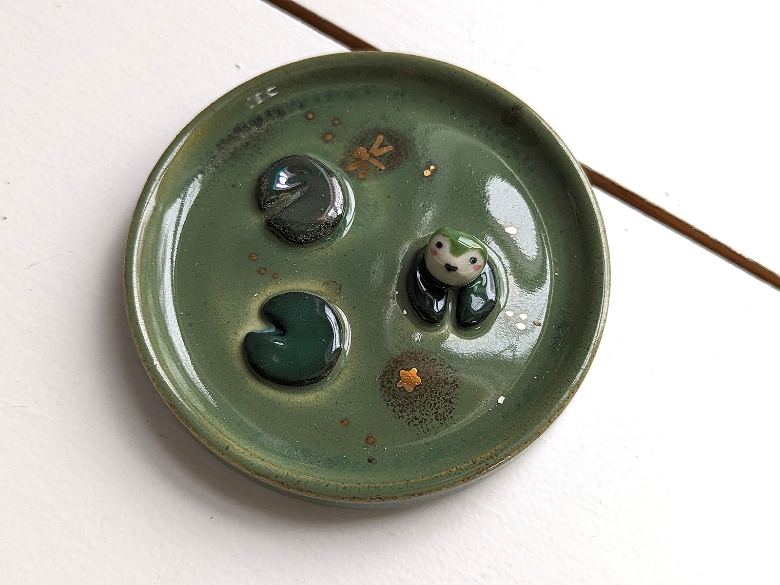https://www.kness.fr/wp-content/uploads/2022/08/jewelry-dish-frog-lilypads-A-3.jpg