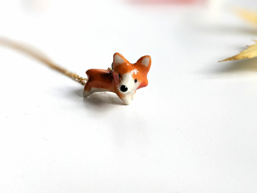 pet portrait necklace for a lovely cute corgi