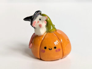 pumpkin mouse figurine