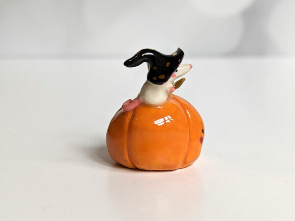 pumpkin mouse figurine