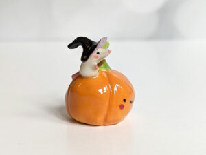 pumpkin mouse figurine