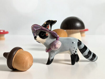 Figurine Porcelaine : Raton Laveur Sorcière – Image 5