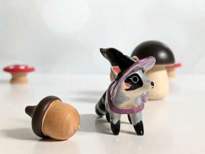 Figurine Porcelaine : Raton Laveur Sorcière – Image 3