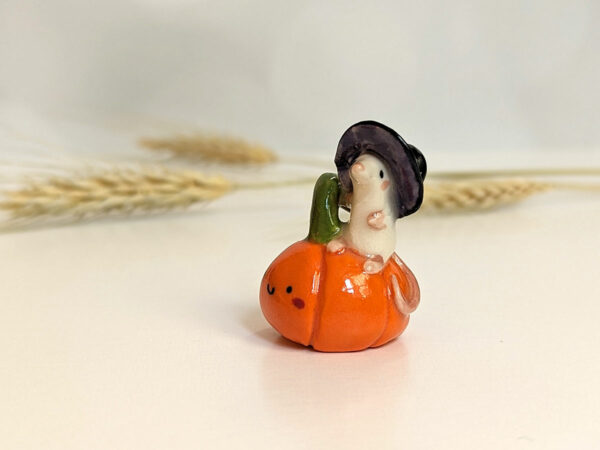pumpkin mouse figurine