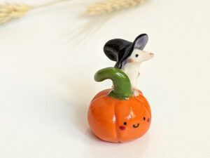 pumpkin mouse figurine