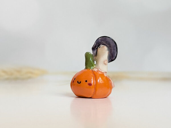 pumpkin mouse figurine