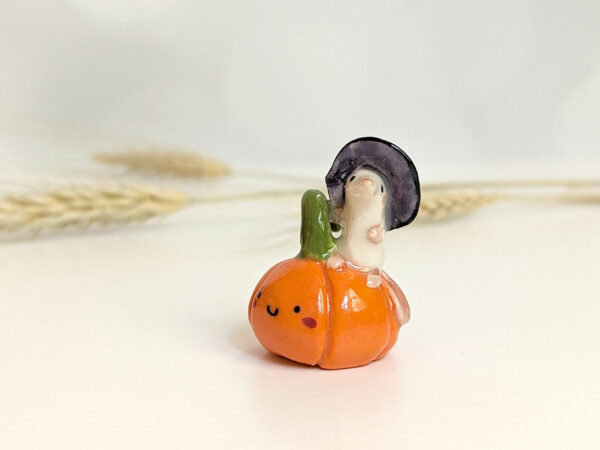 pumpkin mouse figurine