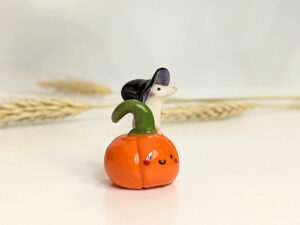 pumpkin mouse figurine