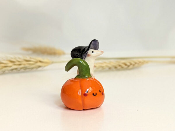 pumpkin mouse figurine