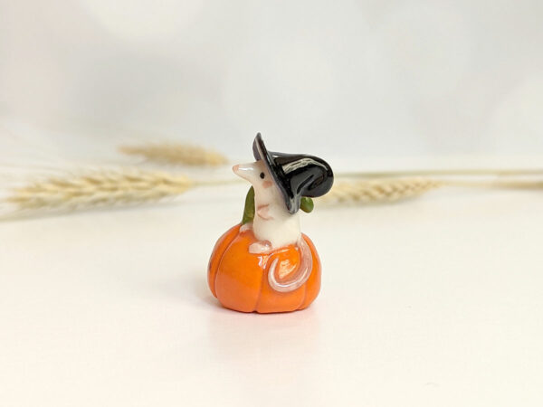 pumpkin mouse figurine