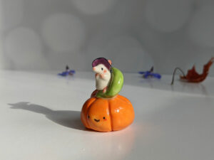 pumpkin mouse figurine