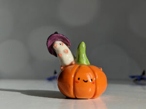 pumpkin mouse figurine