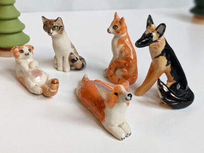 5 Figurines - Image 2