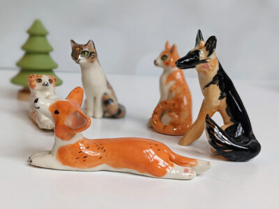 5 Figurines - Image 3
