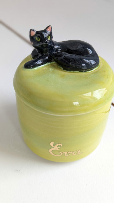 Memorial Urn - Eva - Image 4
