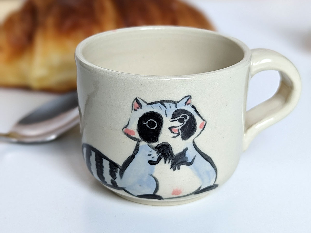 https://www.kness.fr/wp-content/uploads/2023/02/stoneware-raccoon-espresso-cup-1.jpg